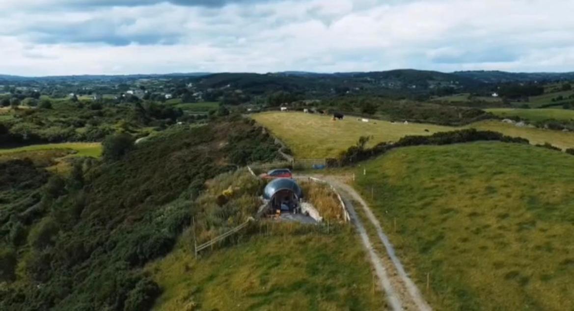 Hilltop Hideaway - Secluded Pod With Private Hot Tub Apartment Newry