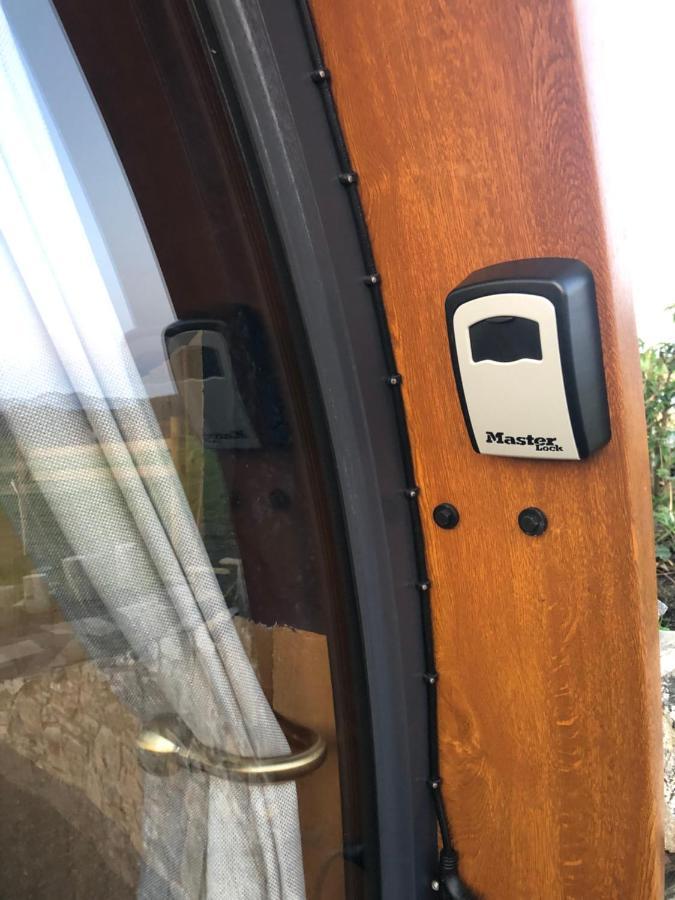 Hilltop Hideaway - Secluded Pod With Private Hot Tub Apartment Newry