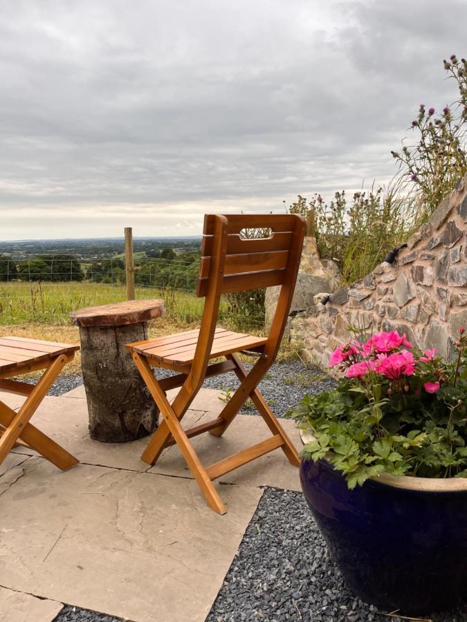 Hilltop Hideaway - Secluded Pod With Private Hot Tub Apartment *