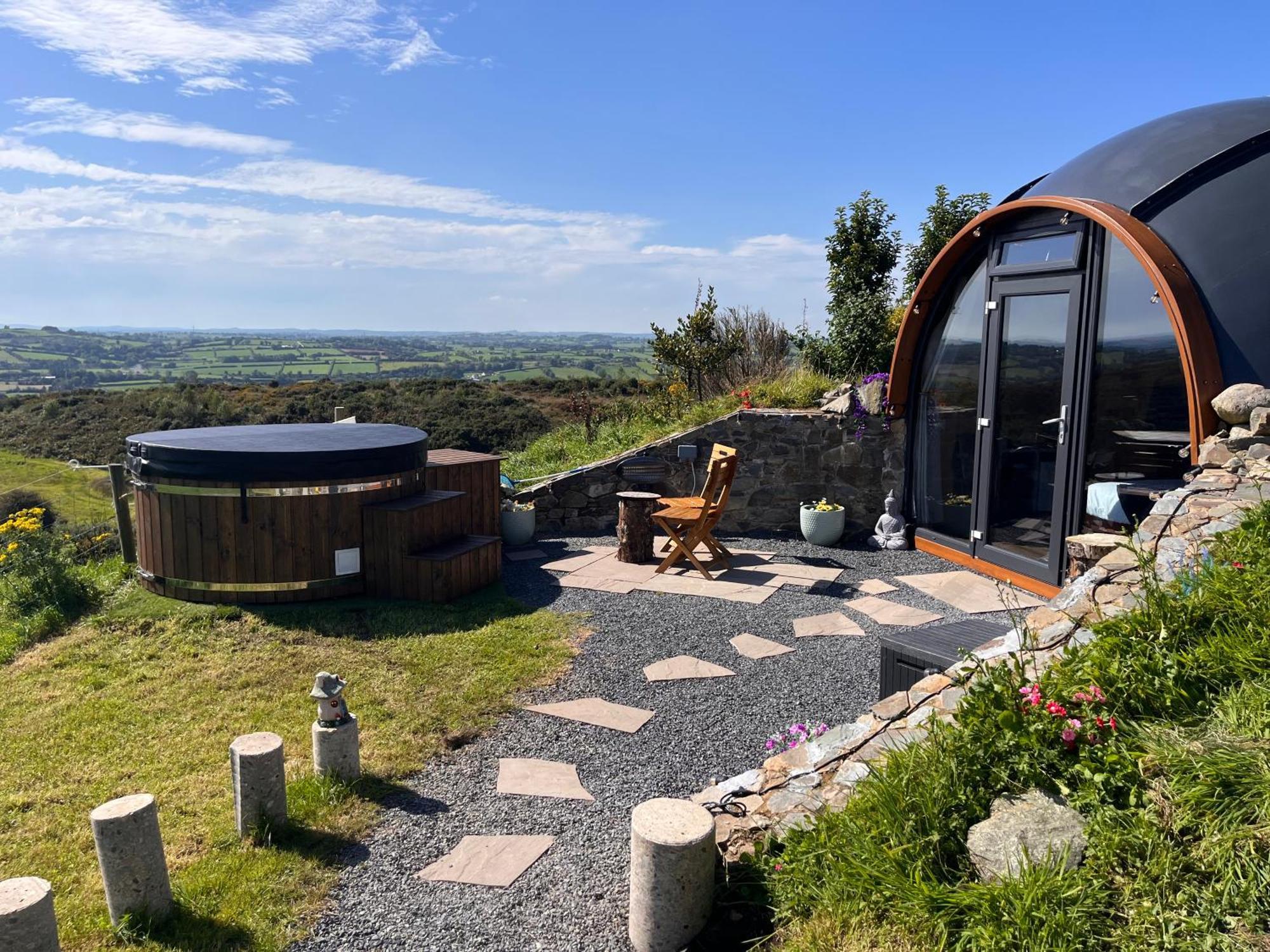 Hilltop Hideaway - Secluded Pod With Private Hot Tub Apartment *